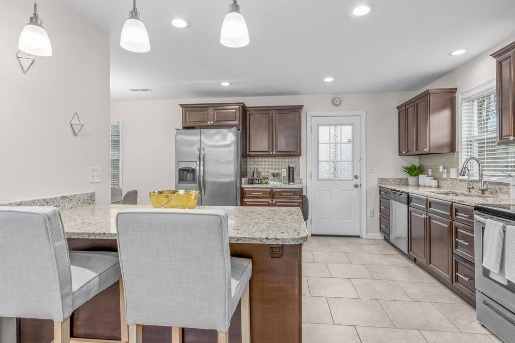 Family Style 5Br Home Mins From Buckroe Beach Hampton Exterior foto