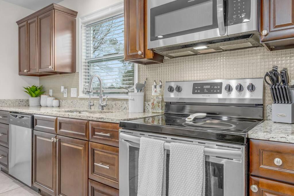 Family Style 5Br Home Mins From Buckroe Beach Hampton Exterior foto